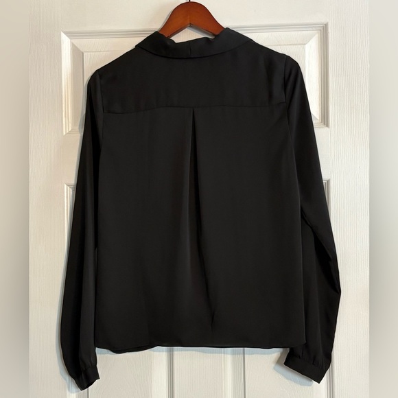 L’Academie Black Crossover Drape Front Long Sleeve Blouse Size Medium - Picture 3 of 10